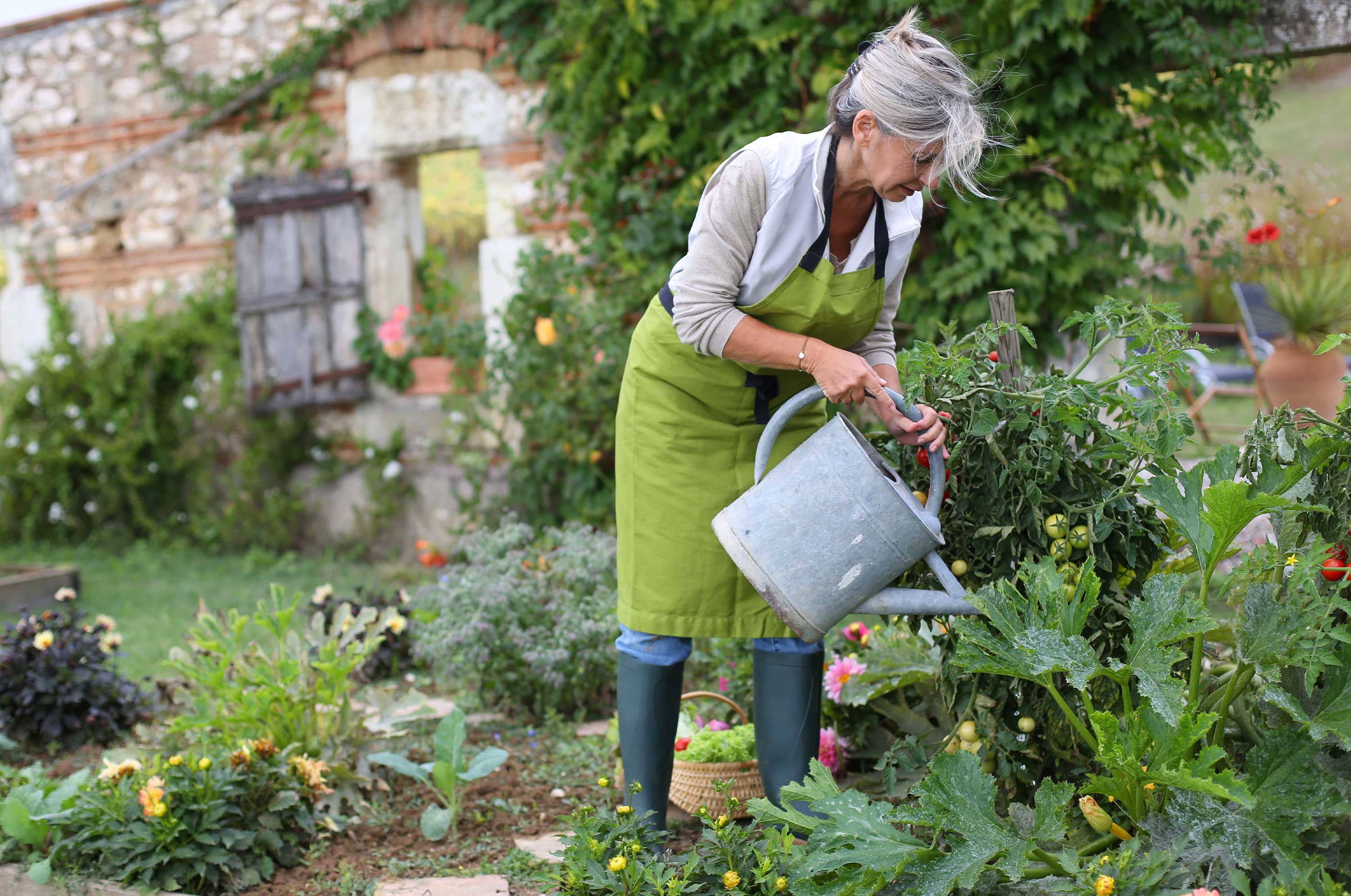 ekuBOX Let Your Garden Grow Gift Box with pruning shears, herb seeds, and a plantable candle — the best gifts for garden lovers