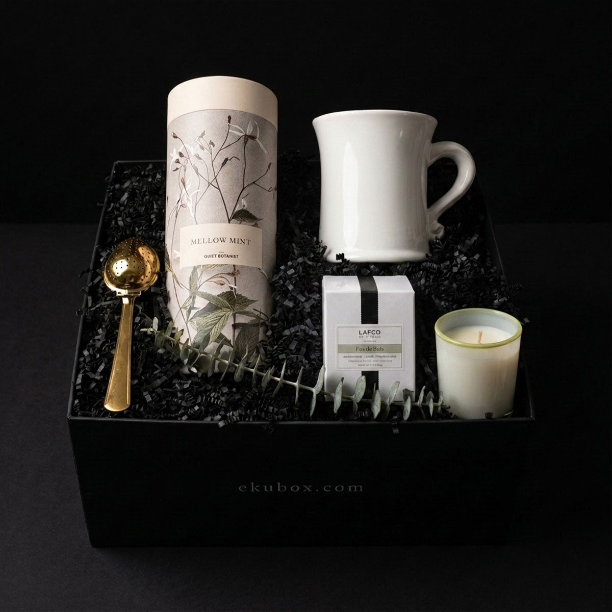 Curated luxury gift box with premium items, handwritten note, and eco-friendly packaging—example of strategic corporate gifting vs. platform gifting