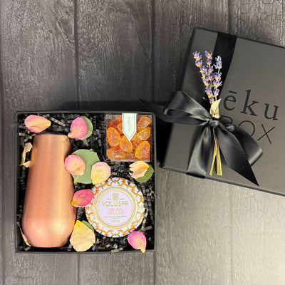 Bellini Gift Box with sugarfina bellini hearts, voluspa bellini candle and a thermal champagne flute Presentation | ekuBOX