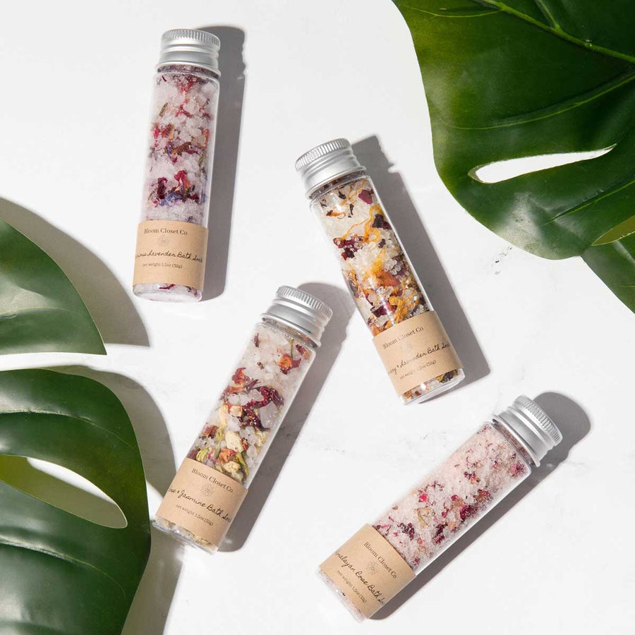 Bath Salts with floral scent and petals | ekubox