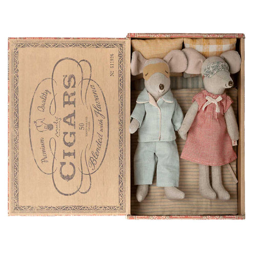 Maileg Collectibles Mum & Dad Mice in Cigar Box Maileg Mum & Dad Mice in Cigar Box | ekuBOX