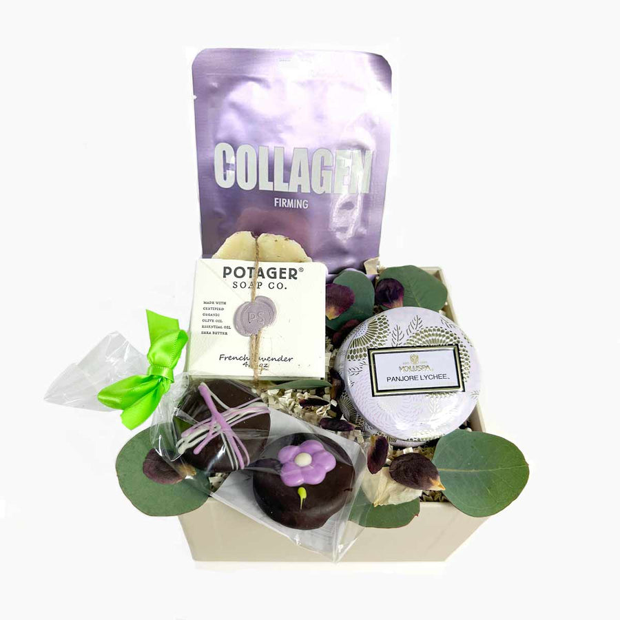 Spring in Bloom gift box is perfect for any occasion. From dried rose petals, handmade soap and chocolate covered oreos | ekuBOX