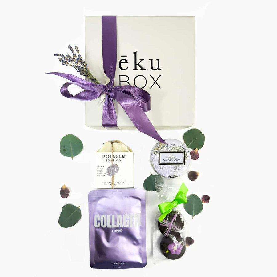 Spring in Bloom gift box is perfect for any occasion. From dried rose petals, handmade soap and chocolate covered oreos laydown  | ekuBOX